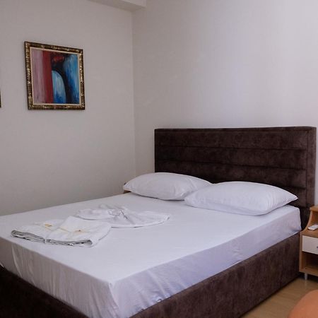 Albjona Guesthouse Tiranë Eksteriør bilde