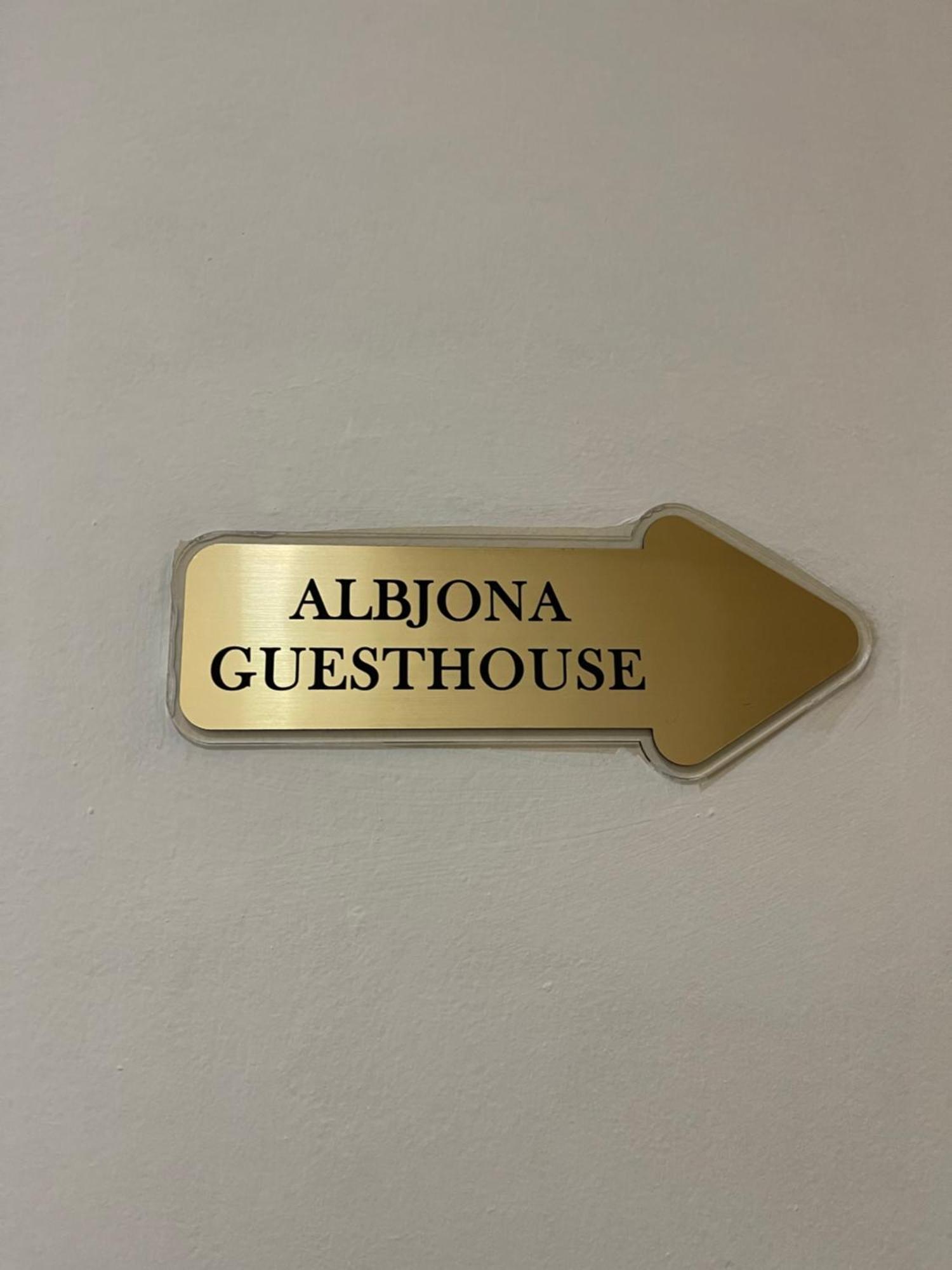 Albjona Guesthouse Tiranë Eksteriør bilde