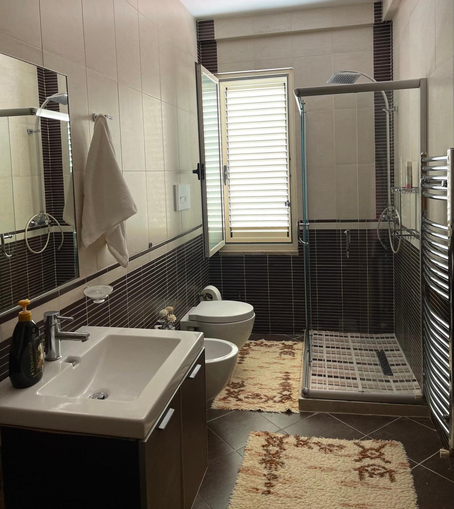 Albjona Guesthouse Tiranë Eksteriør bilde