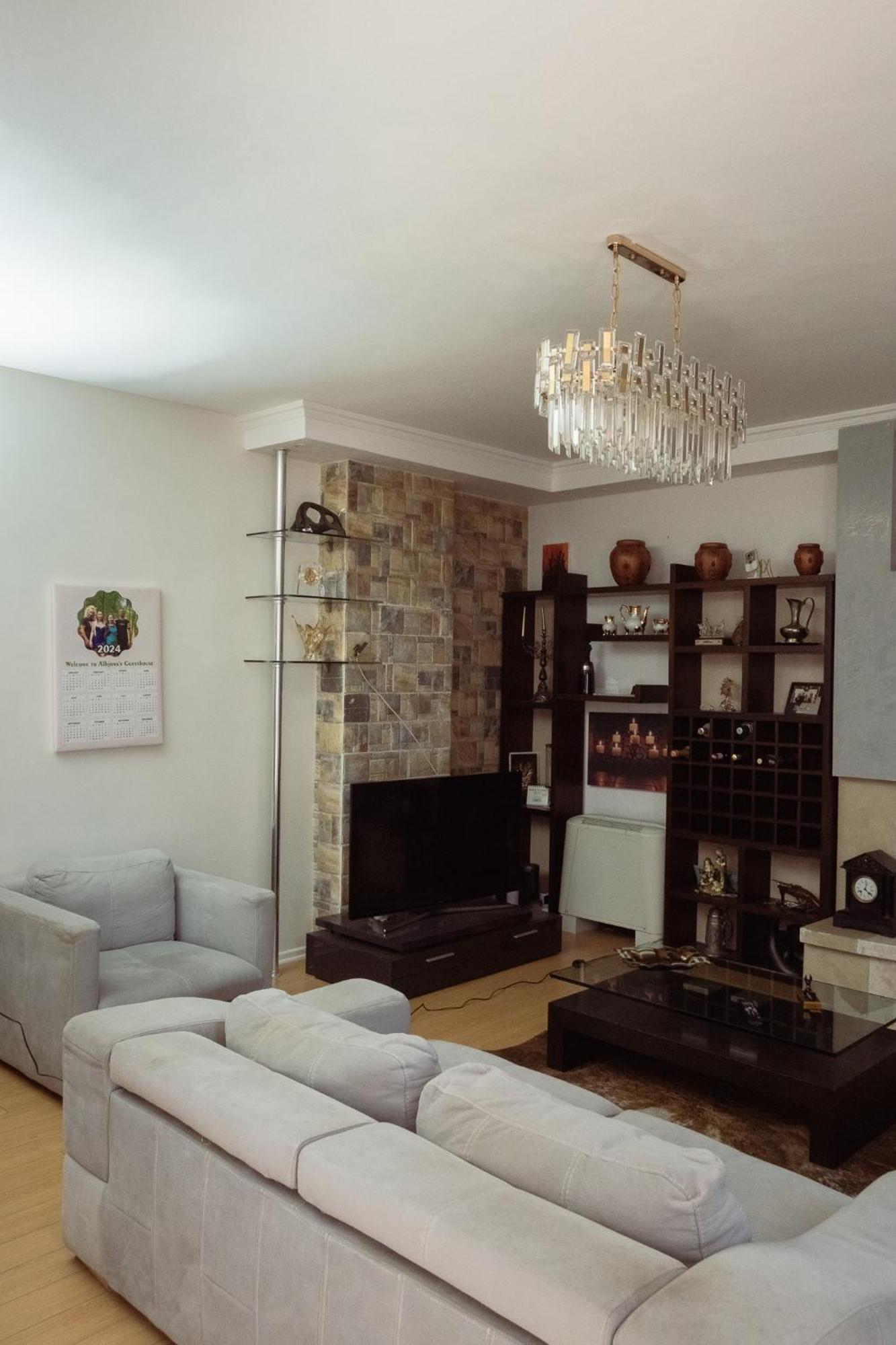 Albjona Guesthouse Tiranë Eksteriør bilde