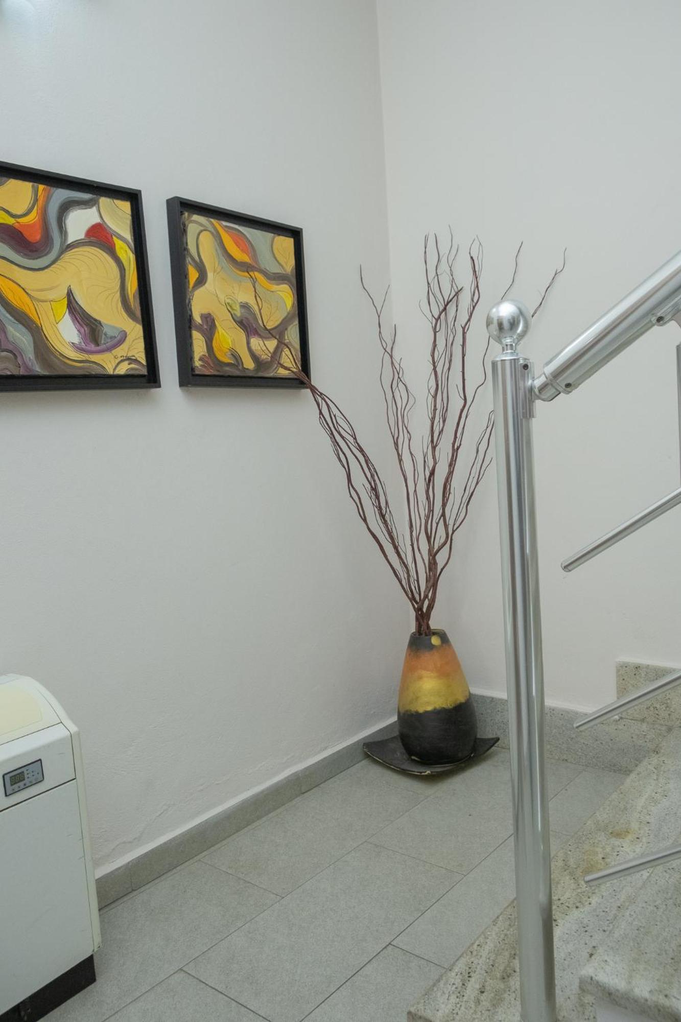 Albjona Guesthouse Tiranë Eksteriør bilde