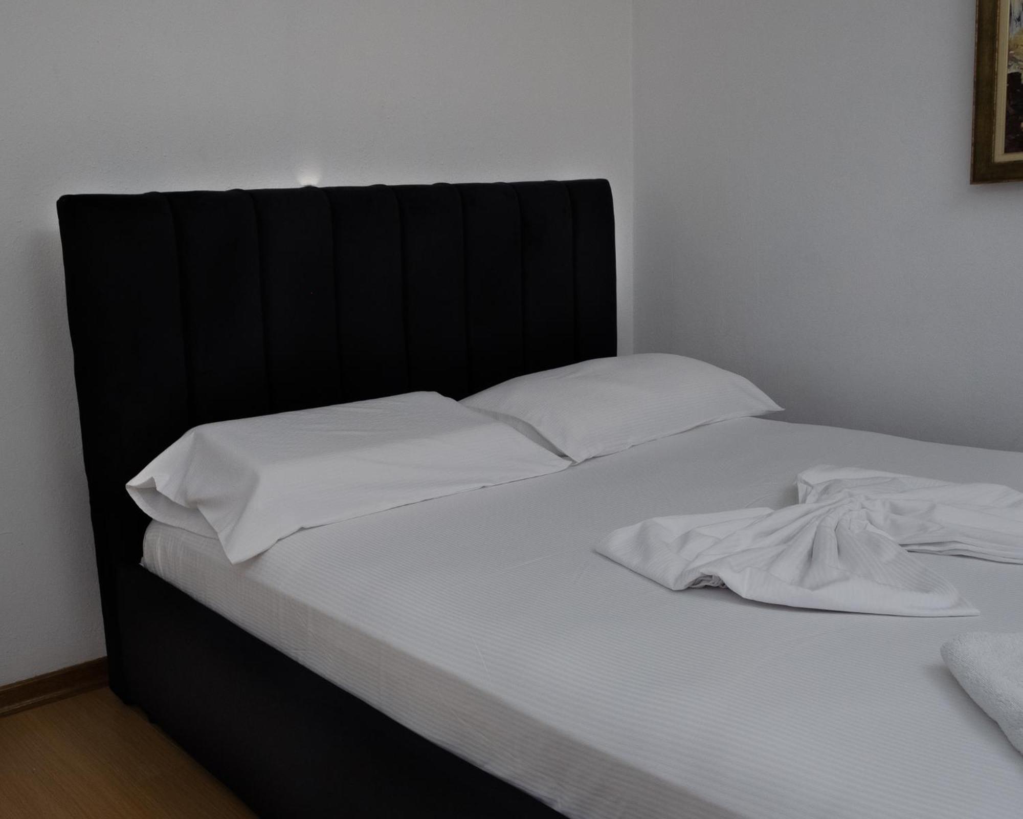 Albjona Guesthouse Tiranë Eksteriør bilde