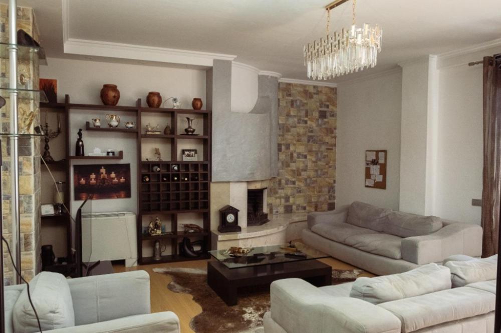 Albjona Guesthouse Tiranë Eksteriør bilde